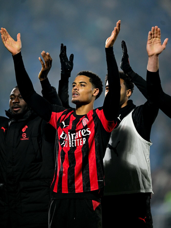 pg模拟器-德温特发文为米兰加油|AC米兰_新浪体育_新浪新闻