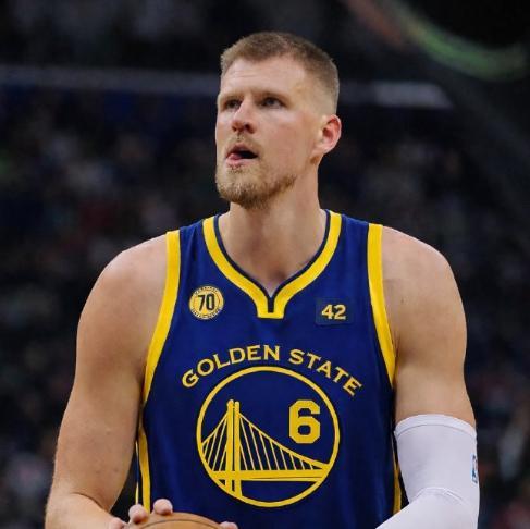 pg游戏-勇士交易来一个老病号，库里这也能忍吗？性格太软了吧！